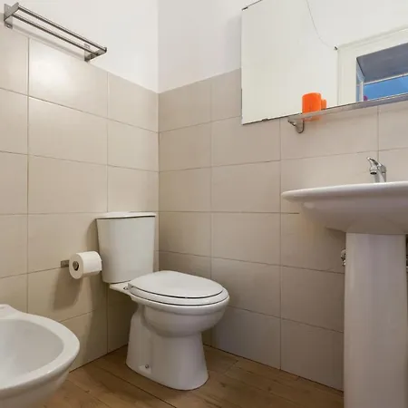 Da Gianni E Lucia With Bathroom In The Center 2* Katánie