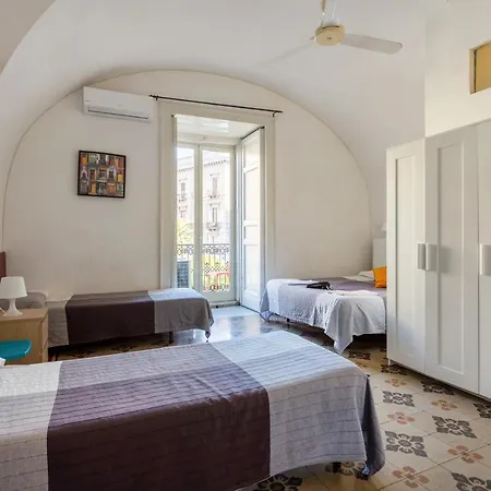 Da Gianni E Lucia With Bathroom In The Center 2* Katania