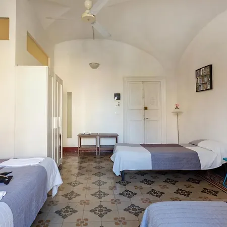 Da Gianni E Lucia With Bathroom In The Center Katania